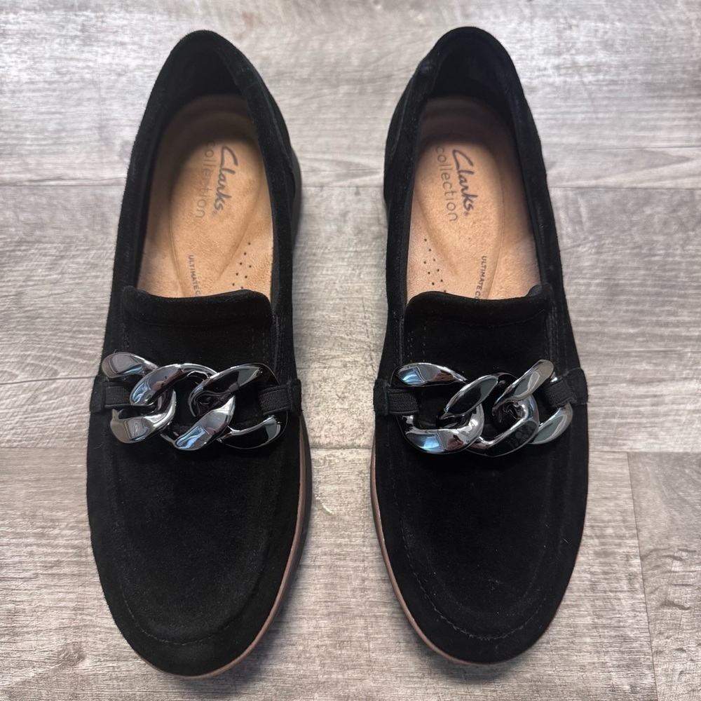 Clarks Zylah May Black Suede Loafer Chain Detail Shoes Womens Sz. 8